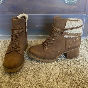 Very G Brown Heeled Boots with Shearling Detail